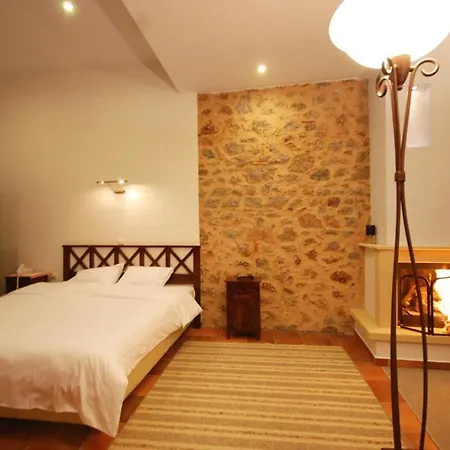 Parnassos Hotel 2*