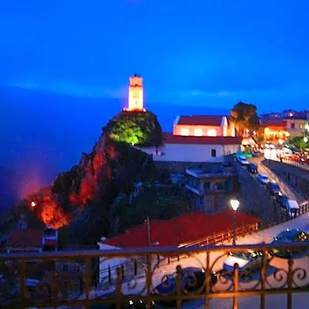 Parnassos Hotel 2*