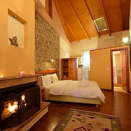 Parnassos Hotel 2*